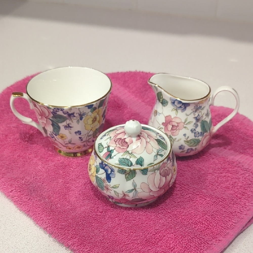 Vintage "Allyn Nelson Collection" Floral Design